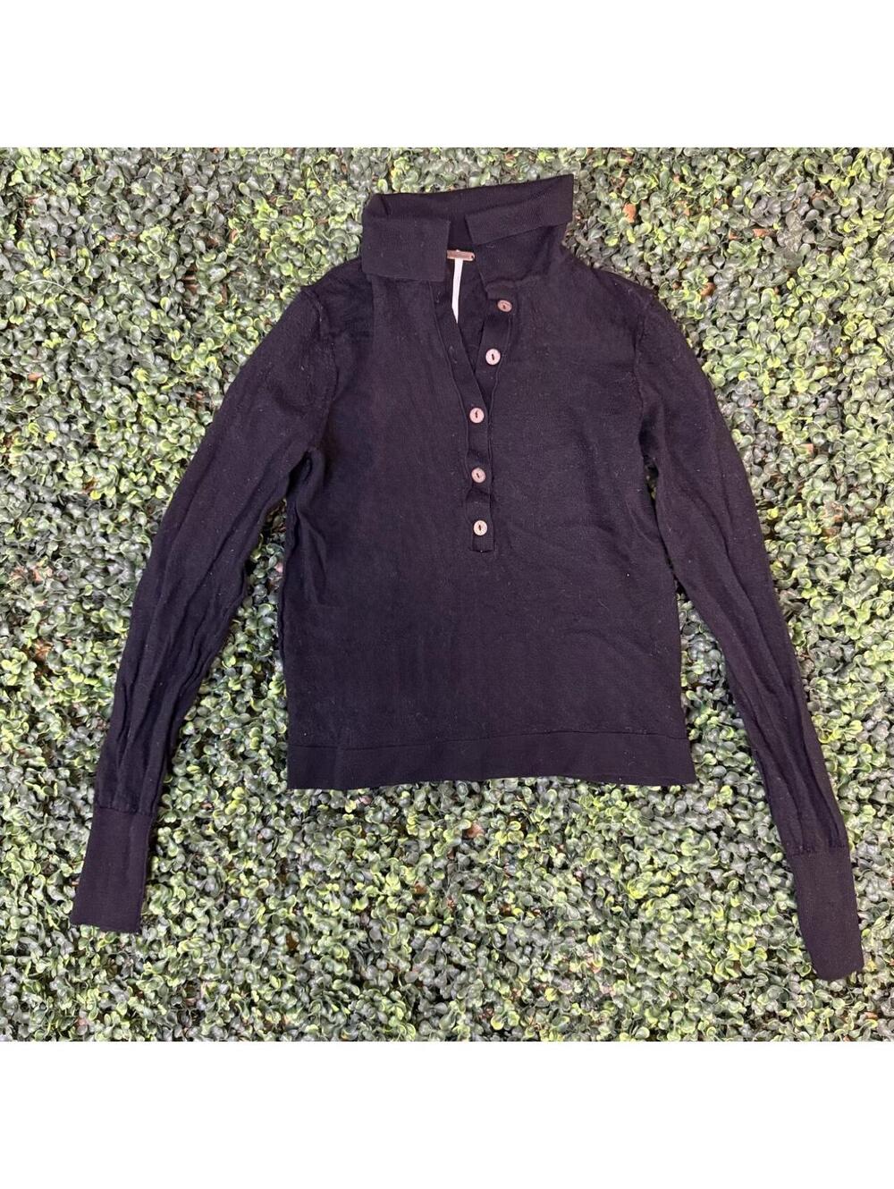 🖤 Free People black long sleeve knit top